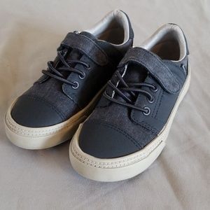 American Eagle toddler velcro shoes